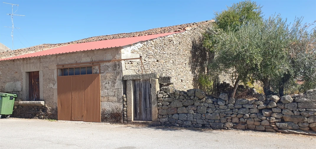 Armazém para Venda em Algodres, Vale de Afonsinho e Vilar de Amargo Foto 1
