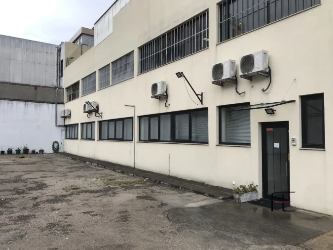 Armazém para Arrendamento em Mafamude e Vilar do Paraíso Foto 11