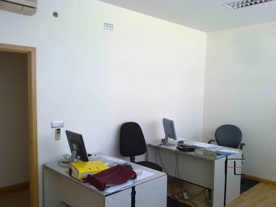 Armazém para Arrendamento em Mafamude e Vilar do Paraíso Foto 12