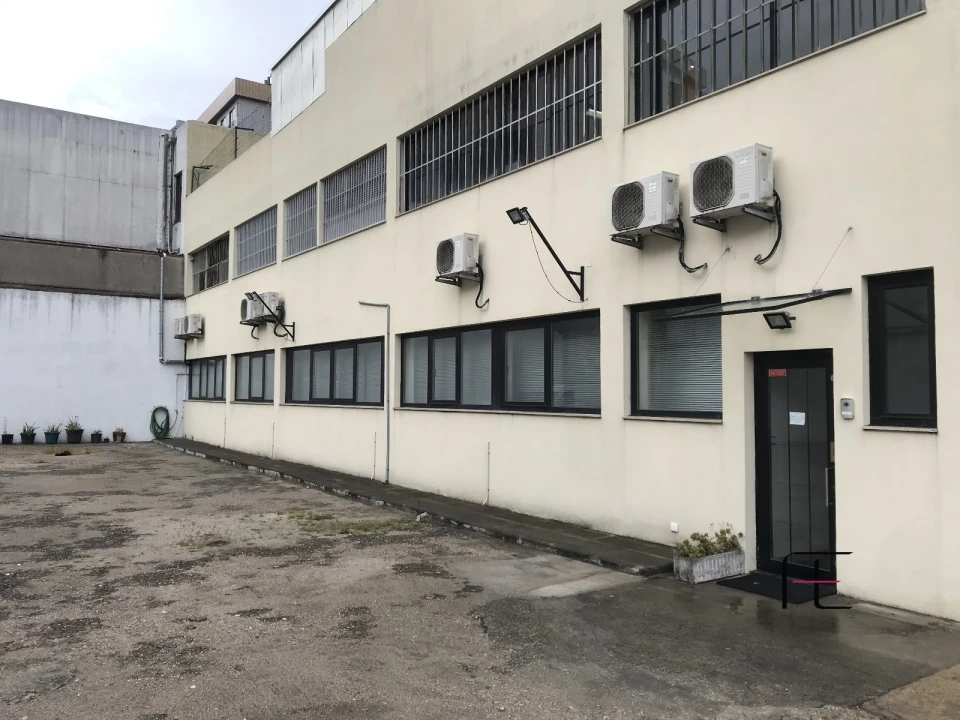 Armazém para Arrendamento em Mafamude e Vilar do Paraíso Foto 11