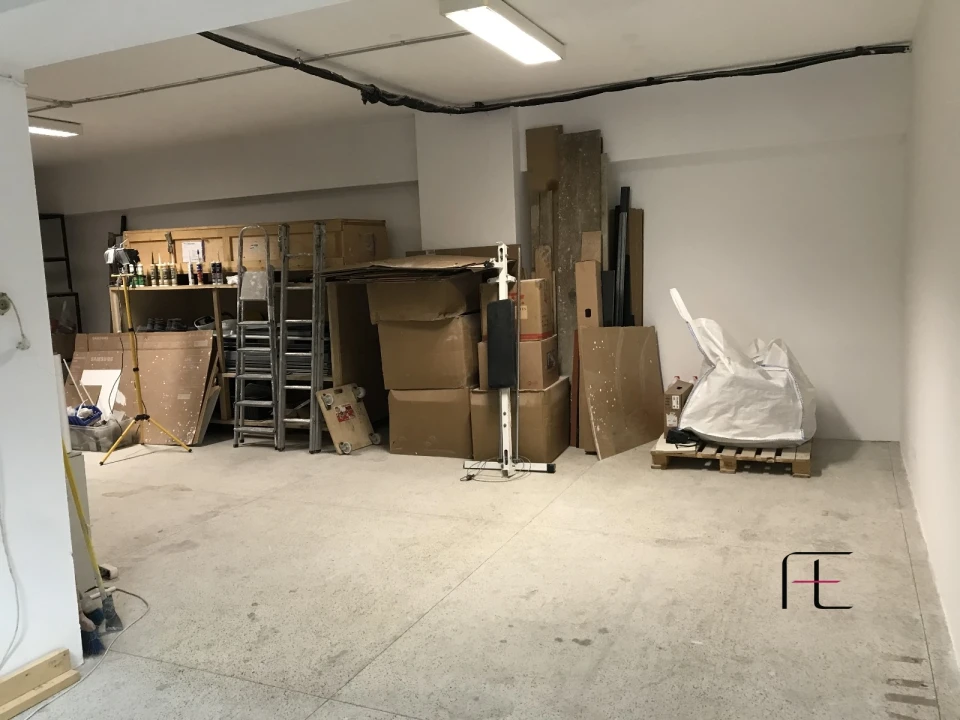 Armazém para Arrendamento em Mafamude e Vilar do Paraíso Foto 13