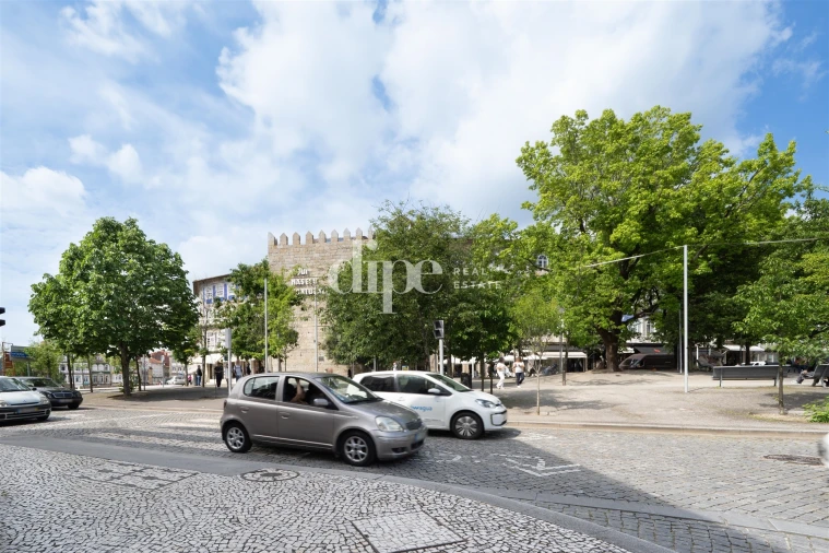 Prédio para Venda em Oliveira, São Paio e São Sebastião Foto 11