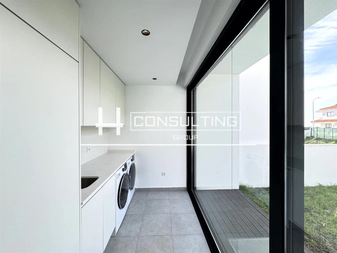 Moradia T4 para Venda em Porto Salvo Foto 80