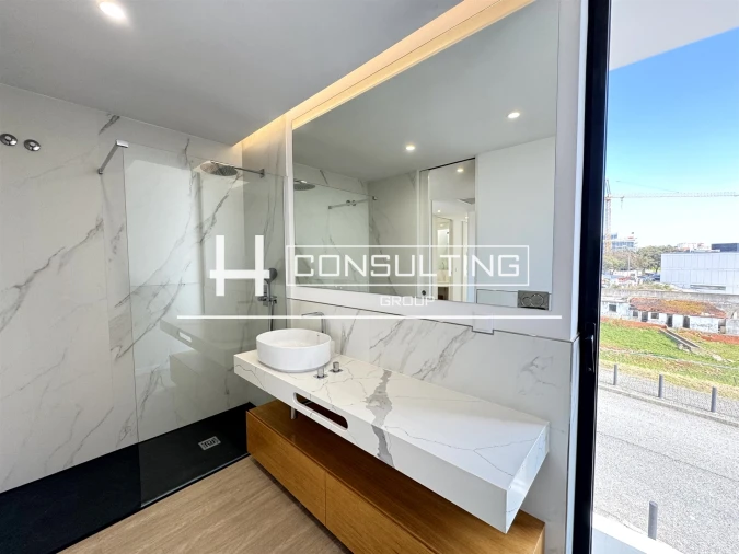 Moradia T4 para Venda em Porto Salvo Foto 40