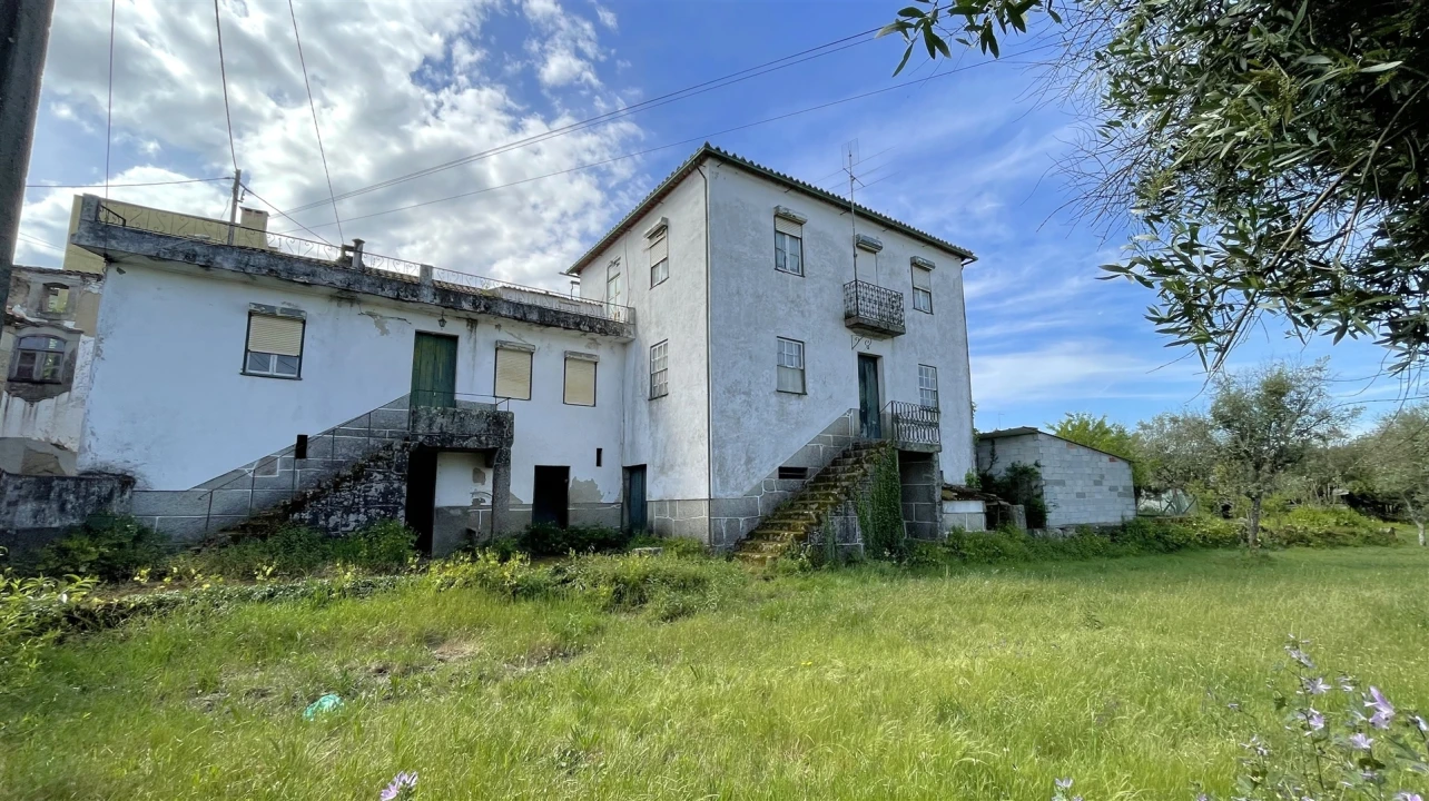 Moradia T4 para Venda em Vila Nova de Tazem Foto 2