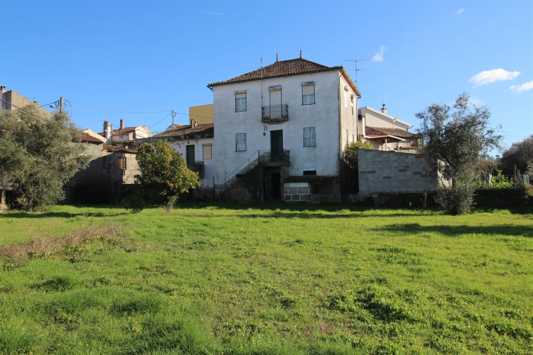 Moradia T4 para Venda em Vila Nova de Tazem Foto 1