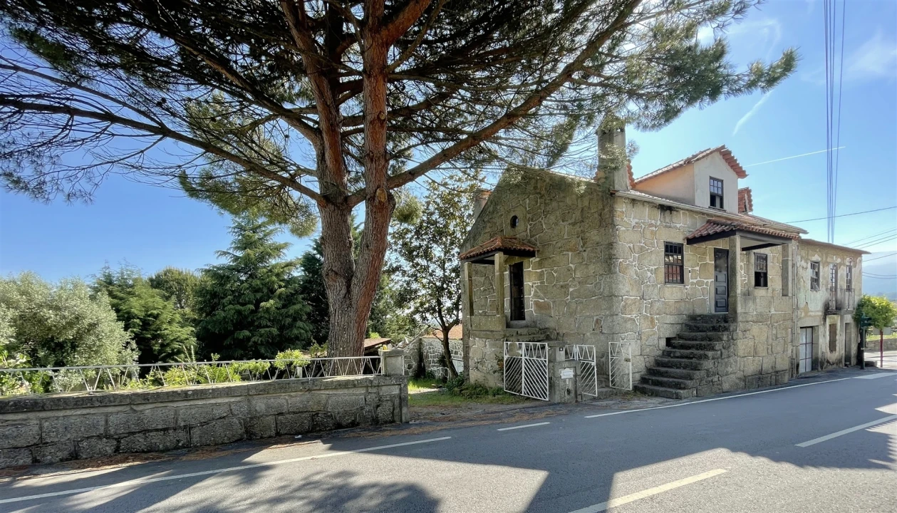 Moradia T5 para Venda em Rio Torto e Lagarinhos Foto 1