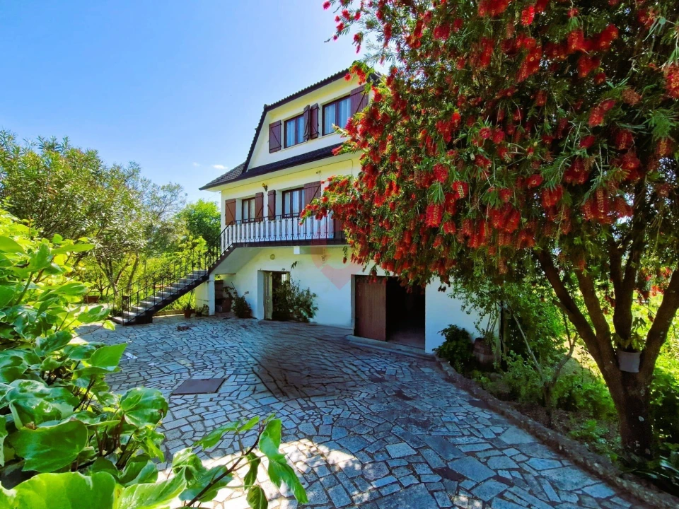 Moradia T5 para Venda em Podame Foto 2