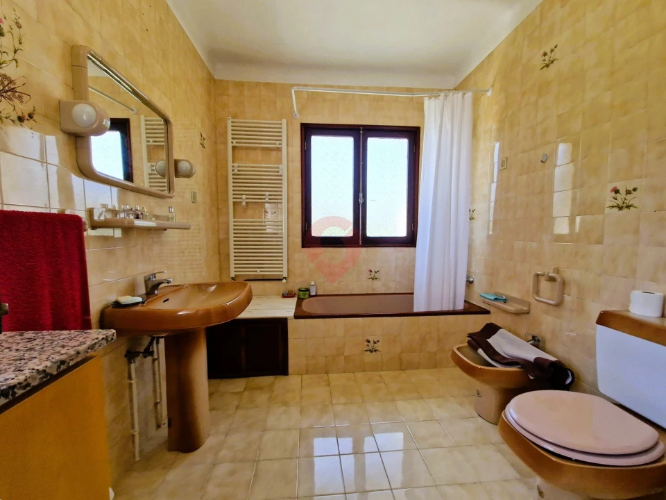 Moradia T5 para Venda em Podame Foto 11