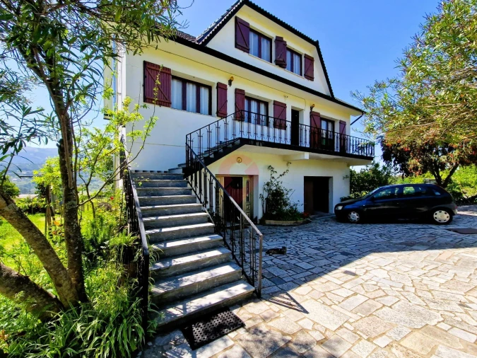 Moradia T5 para Venda em Podame Foto 1