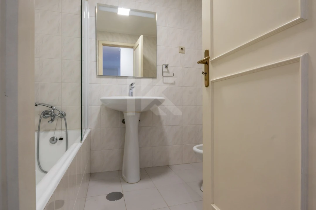 Apartamento T3 para Arrendamento em São Martinho Foto 21