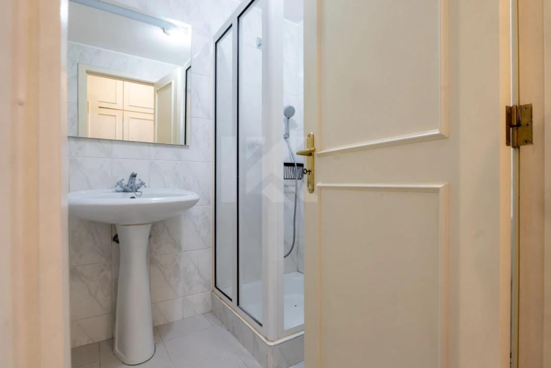Apartamento T3 para Arrendamento em São Martinho Foto 22