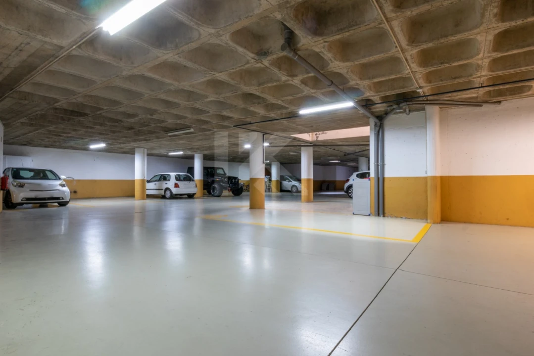 Apartamento T3 para Arrendamento em São Martinho Foto 25