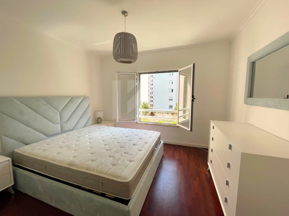 Apartamento T3 para Arrendamento em São Martinho Foto 7