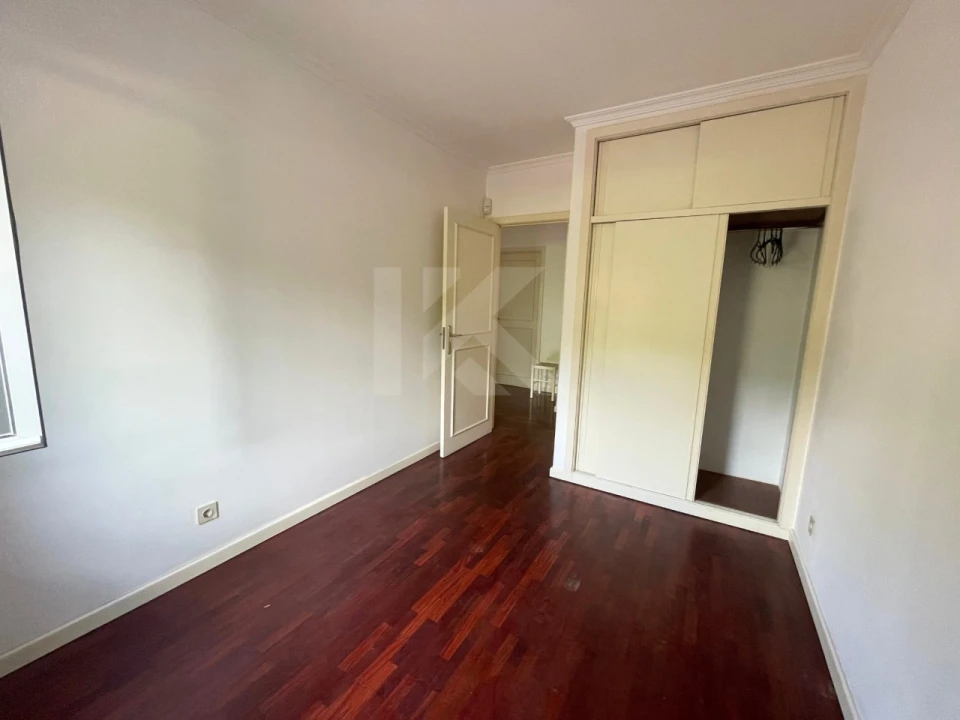 Apartamento T3 para Arrendamento em São Martinho Foto 12