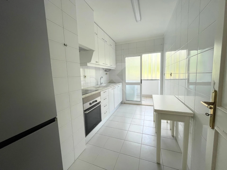 Apartamento T3 para Arrendamento em São Martinho Foto 18