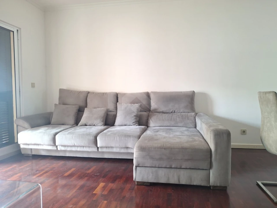 Apartamento T3 para Arrendamento em São Martinho Foto 3