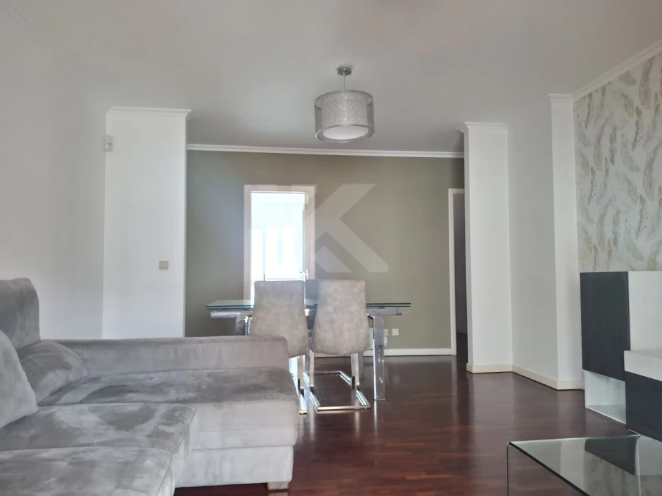 Apartamento T3 para Arrendamento em São Martinho Foto 5