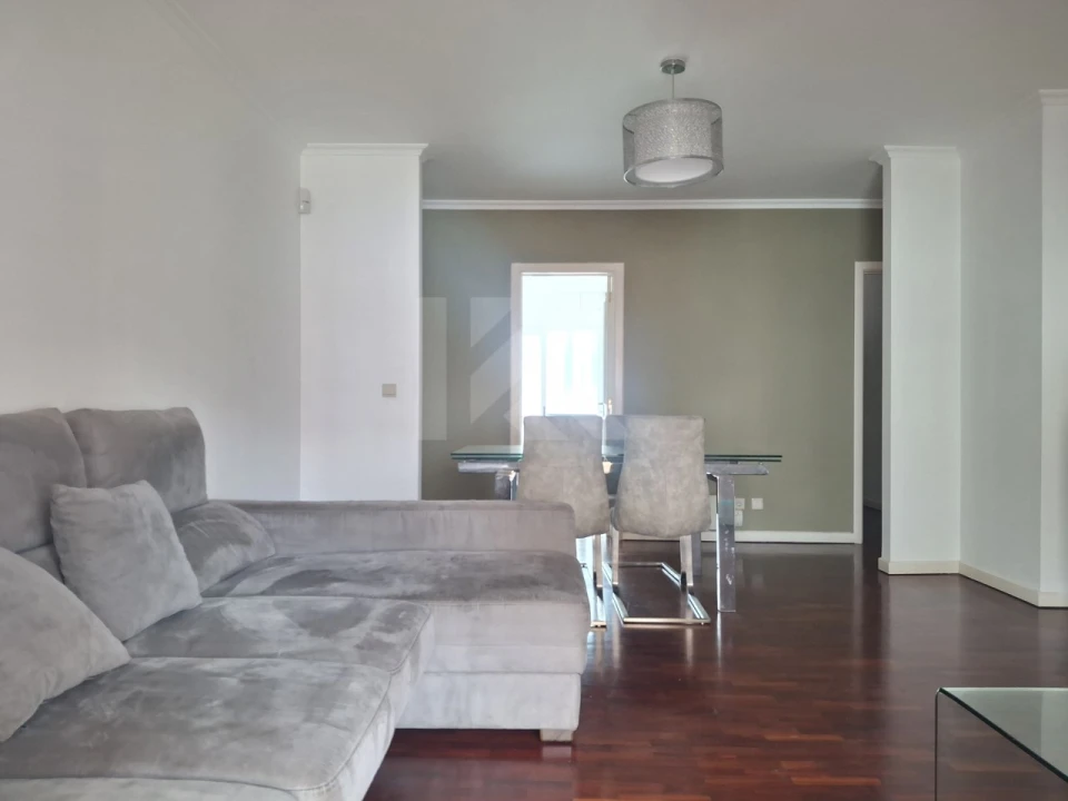 Apartamento T3 para Arrendamento em São Martinho Foto 6
