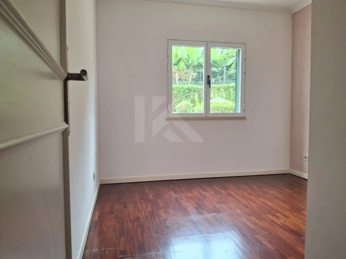 Apartamento T3 para Arrendamento em São Martinho Foto 17