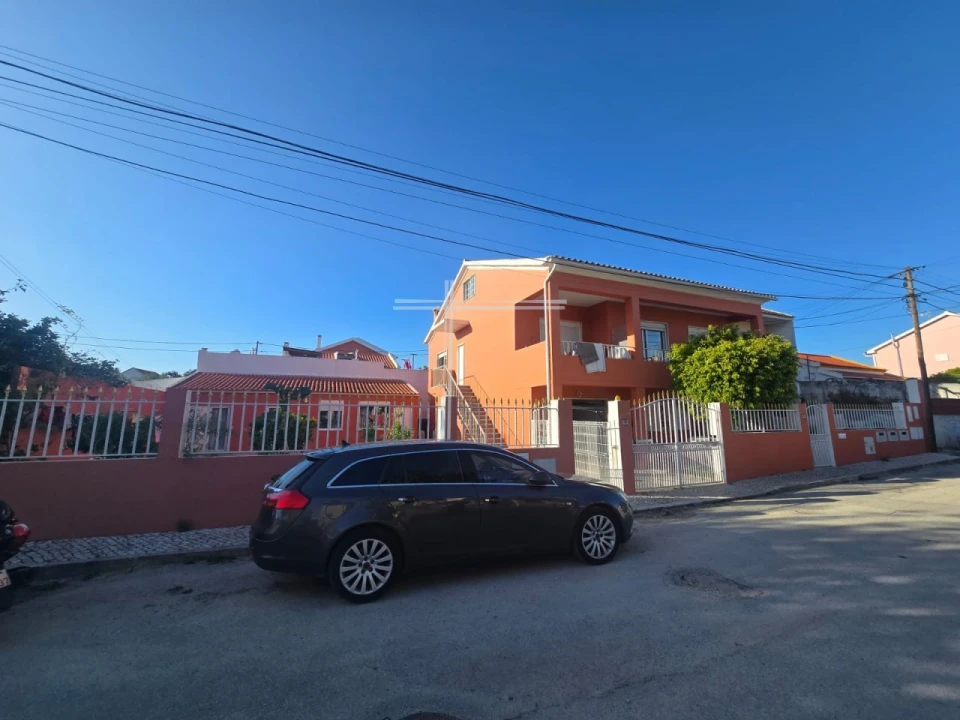 Moradia T4 para Venda em Charneca de Caparica e Sobreda Foto 39