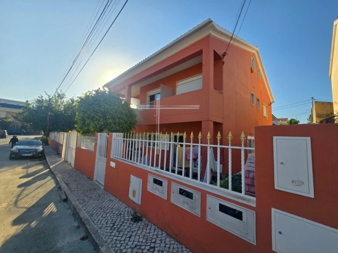 Moradia T4 para Venda em Charneca de Caparica e Sobreda Foto 2