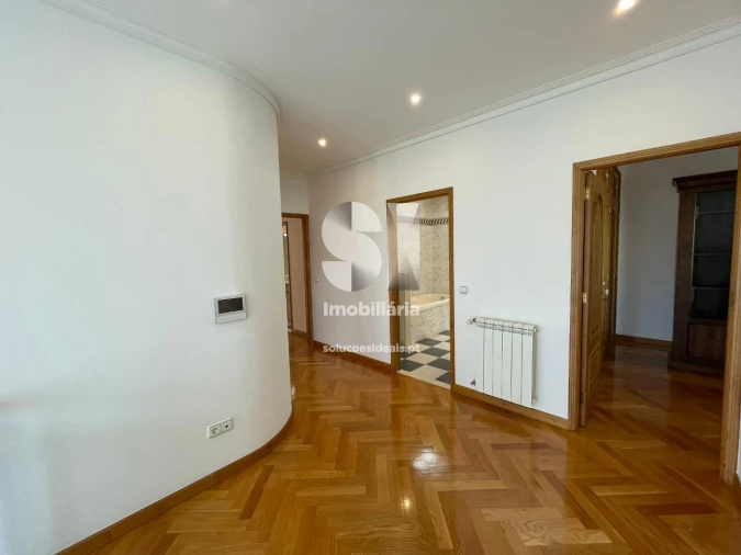 Moradia T4 para Venda em Cidade da Maia Foto 29