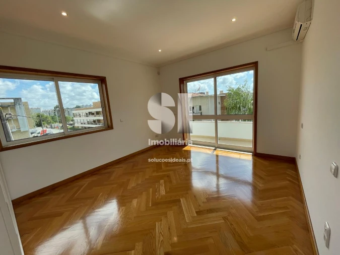 Moradia T4 para Venda em Cidade da Maia Foto 31