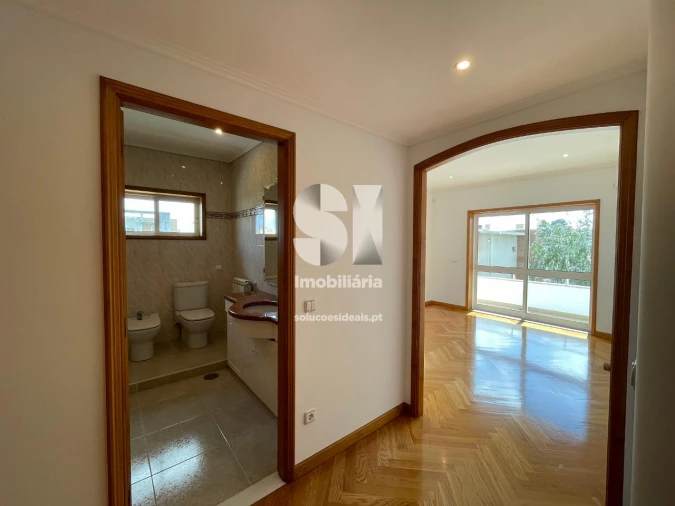 Moradia T4 para Venda em Cidade da Maia Foto 30