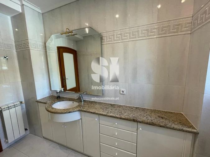 Moradia T4 para Venda em Cidade da Maia Foto 27