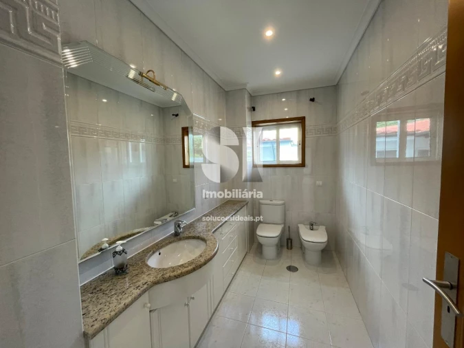 Moradia T4 para Venda em Cidade da Maia Foto 26