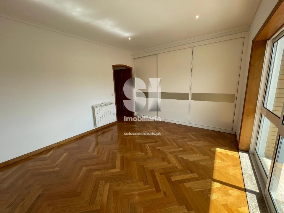 Moradia T4 para Venda em Cidade da Maia Foto 35