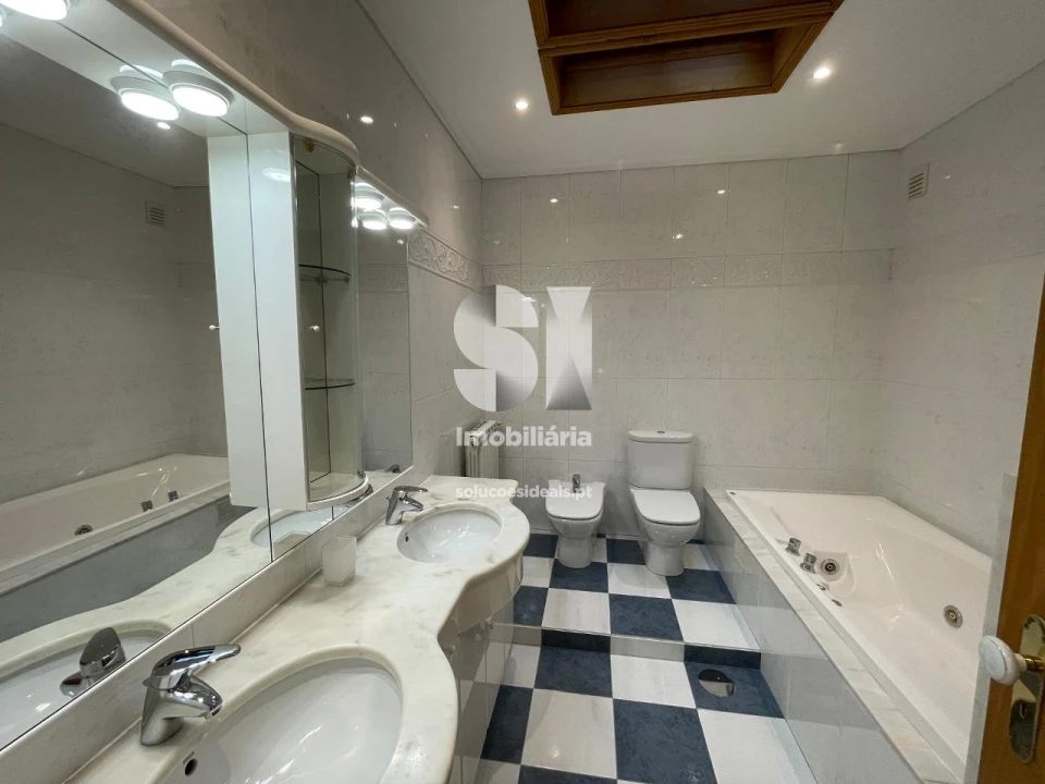 Moradia T4 para Venda em Cidade da Maia Foto 36