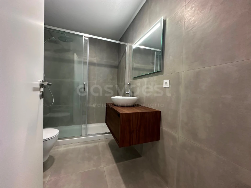 Apartamento T1 para Venda em Santo Antonio dos Olivais Foto 11