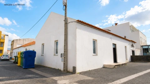 Moradia T3 para Venda em Atouguia da Baleia
