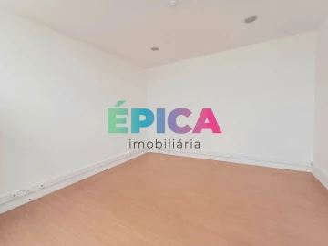 Loja para Arrendamento em Pontinha e Famões