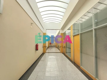 Loja para Arrendamento em Pontinha e Famões