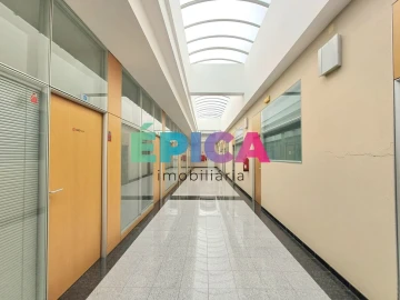 Loja para Arrendamento em Pontinha e Famões