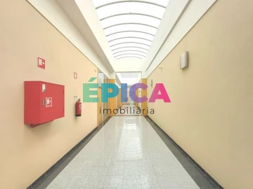 Loja para Arrendamento em Pontinha e Famões