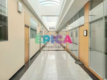 Loja para Arrendamento em Pontinha e Famões