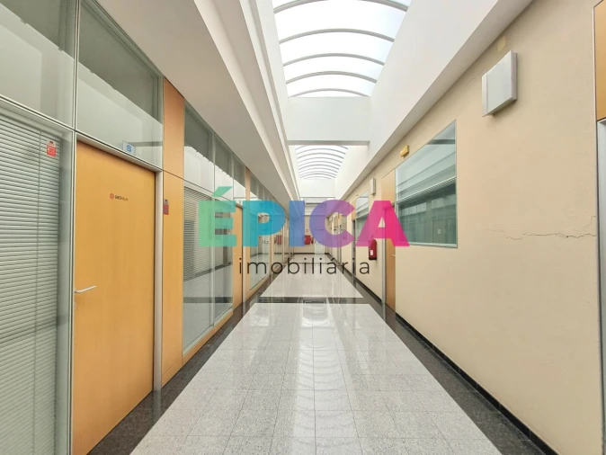 Loja para Arrendamento em Pontinha e Famões Foto 5