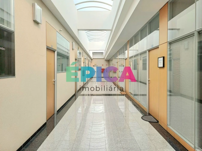 Loja para Arrendamento em Pontinha e Famões Foto 3