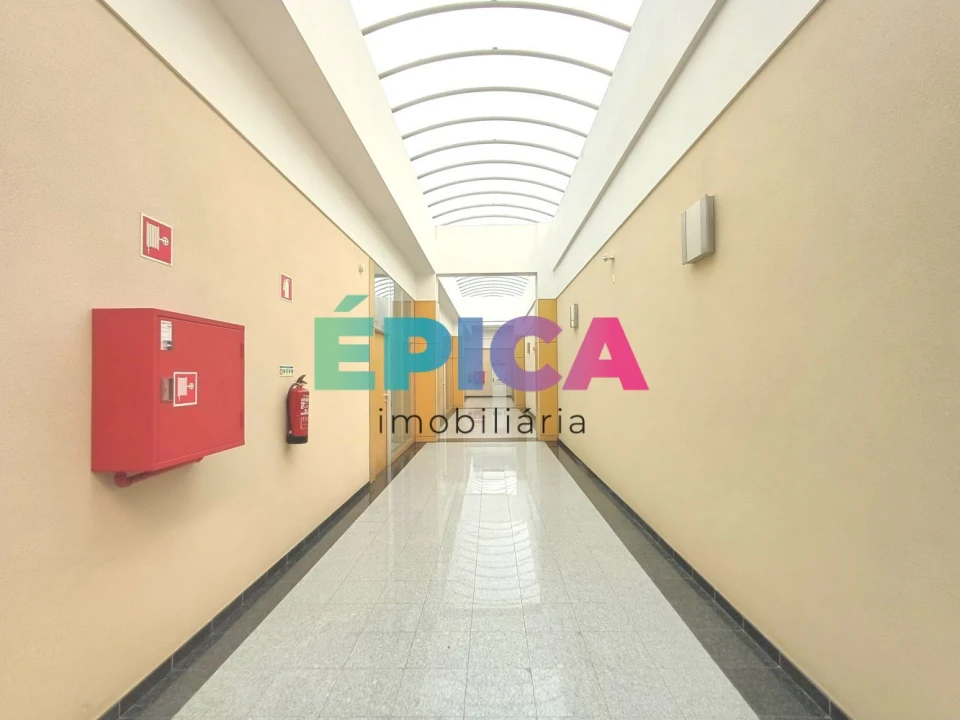 Loja para Arrendamento em Pontinha e Famões Foto 10