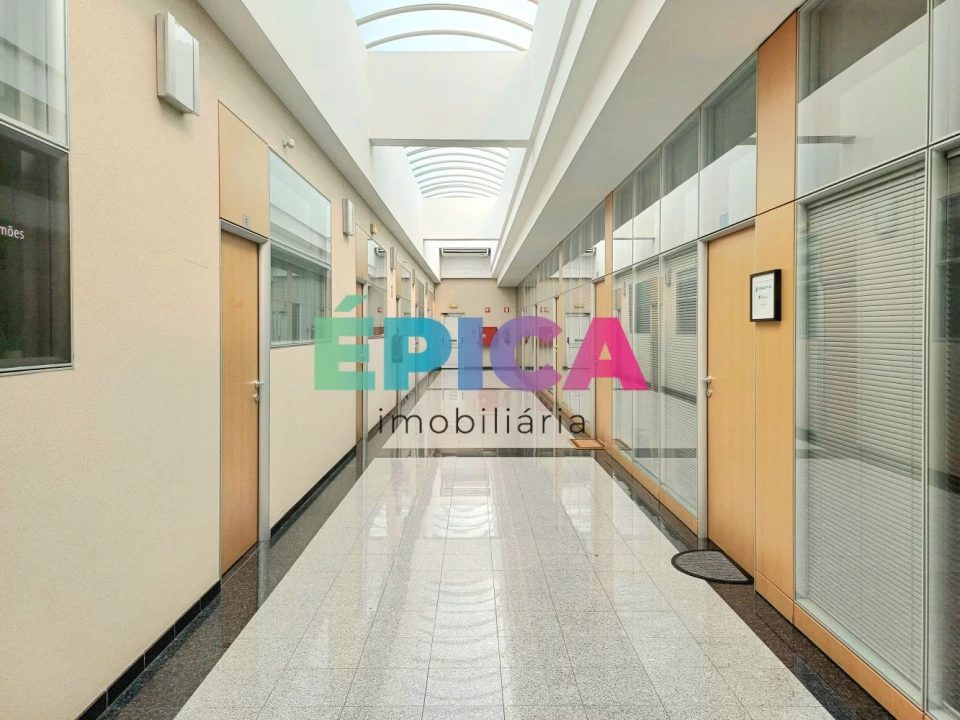 Loja para Arrendamento em Pontinha e Famões Foto 3