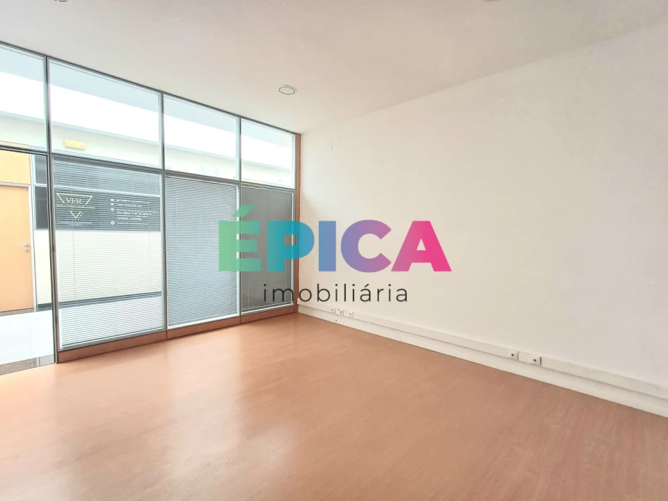 Loja para Arrendamento em Pontinha e Famões Foto 4