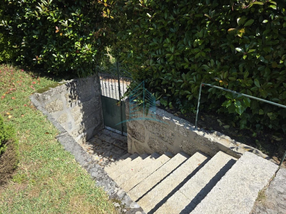 Moradia T5 para Venda em Fonte Arcada Foto 16