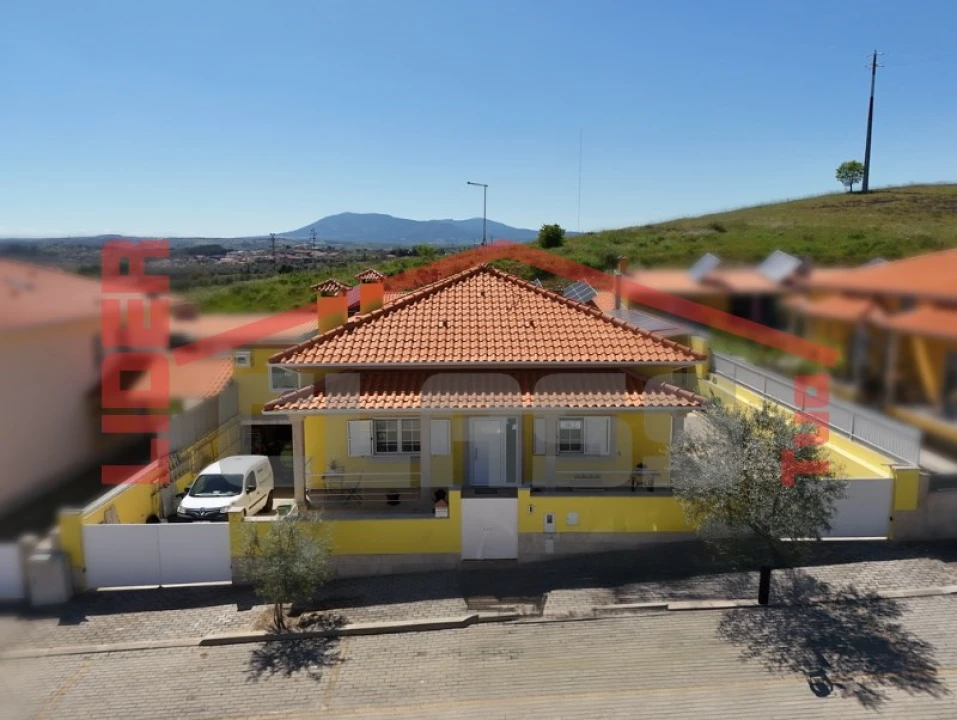 Moradia T4 para Venda em Carvalhais Foto 1