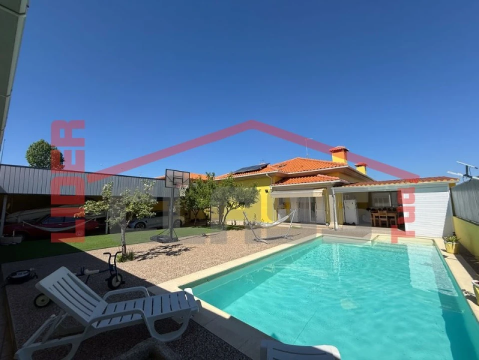 Moradia T4 para Venda em Carvalhais Foto 2