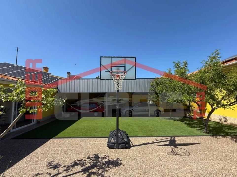 Moradia T4 para Venda em Carvalhais Foto 6