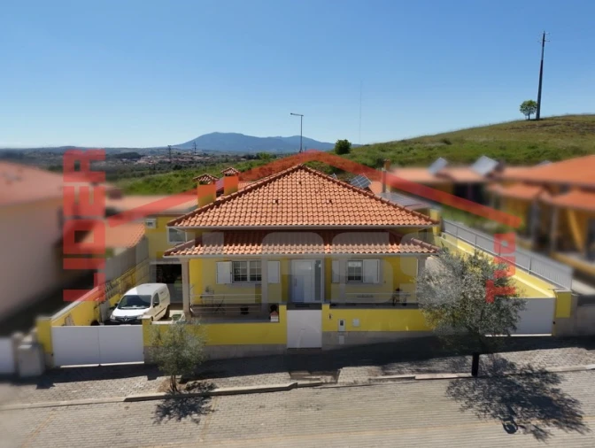 Moradia T4 para Venda em Carvalhais